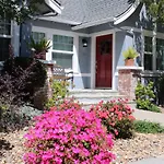 Garden Oasis Bungalow In East Sacramento