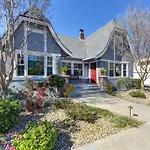 Garden Oasis Bungalow In East Sacramento