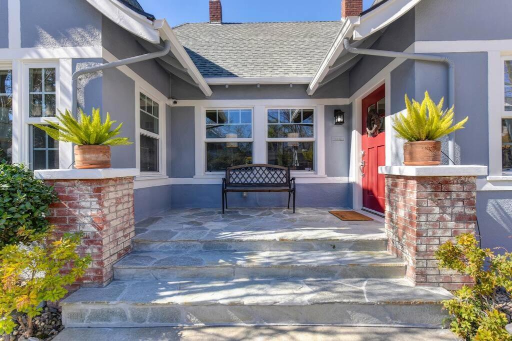 Garden Oasis In East Sacramento