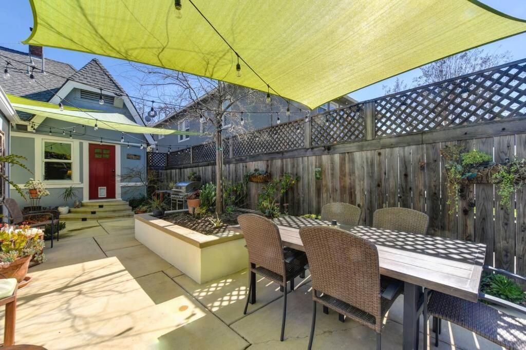Holiday home Garden Oasis In East *